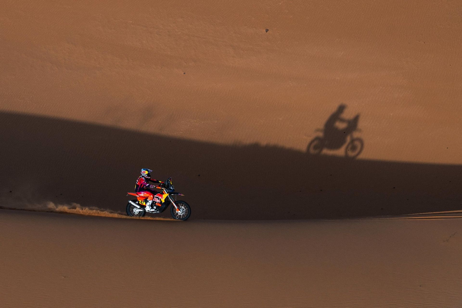kevin y luciano benavides conquistaron el podio de la octava etapa del dakar