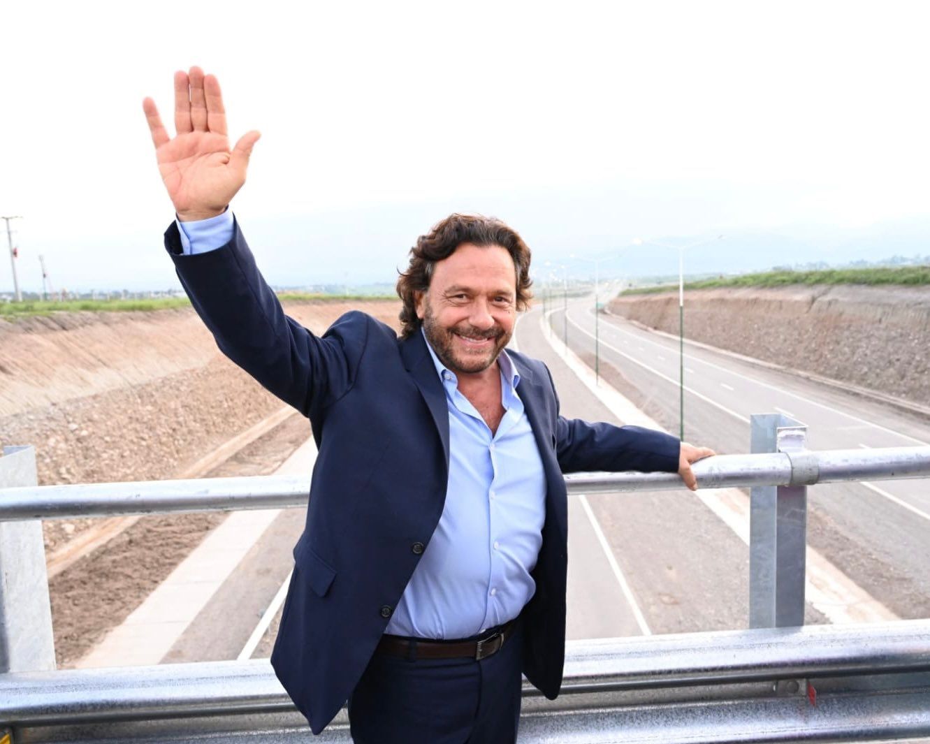 gustavo saenz aca hay gauchos que no se arrodillan ante nadie solo ante dios
