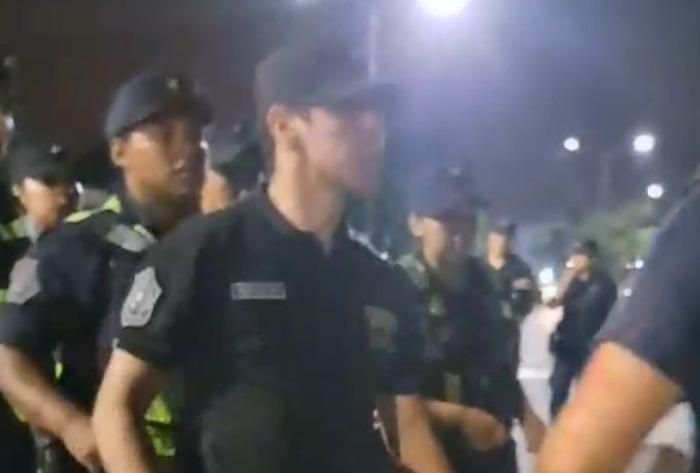 requieren juicio para el policia que boxeo a un turista en la carpa de las estrellas video