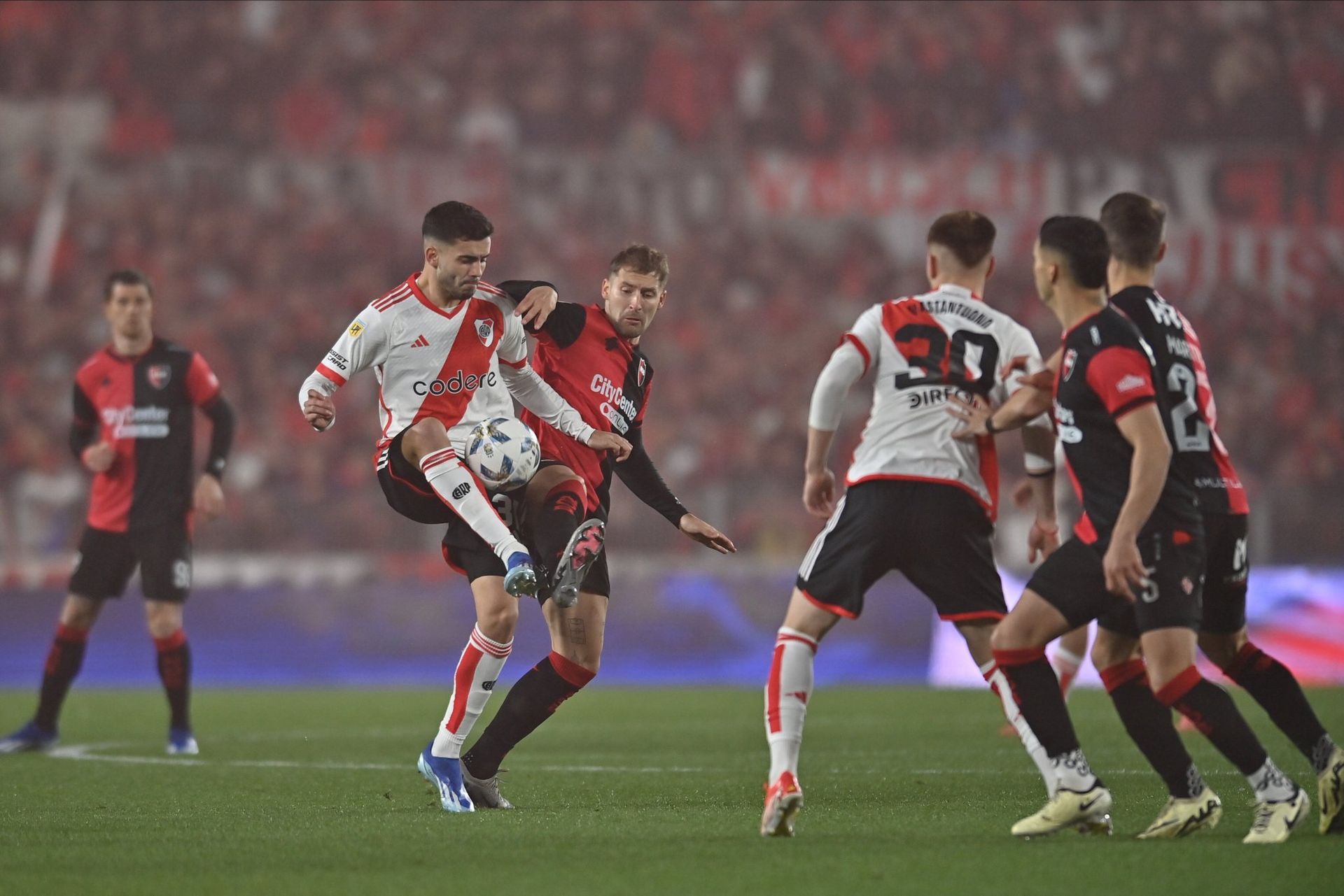 river no pudo y empato con newell s