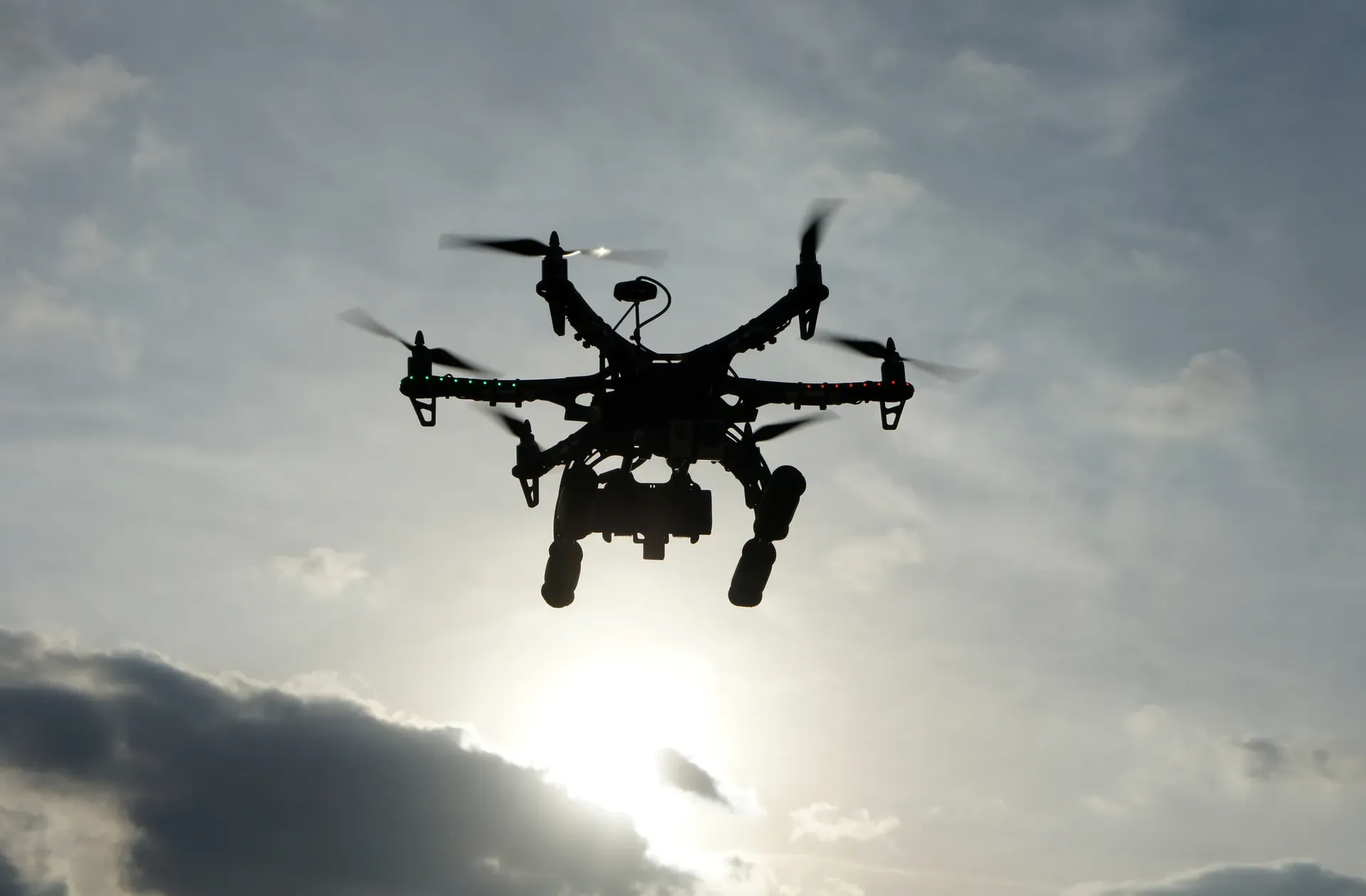 drones de alto porte alertan que narcos usan equipos capaces de mover hasta 100 kilos