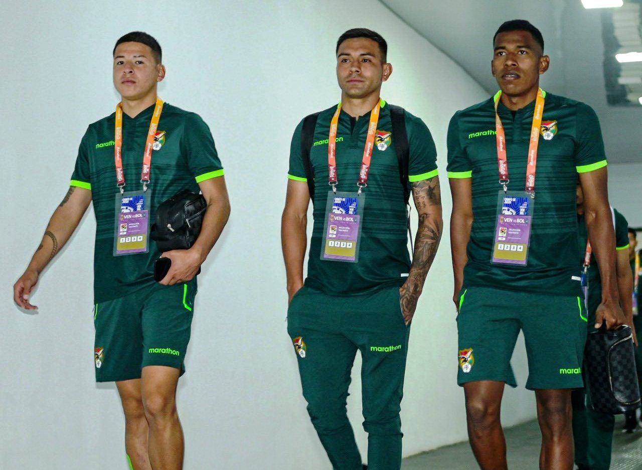 retienen en venezuela a la seleccion boliviana de futbol maduro no lo deja salir del pais