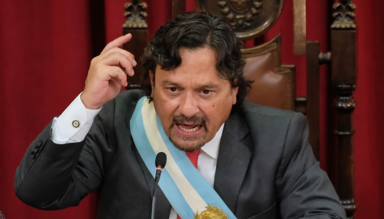 desde ayer salta congelo sueldos vacantes y contrataciones por seis meses