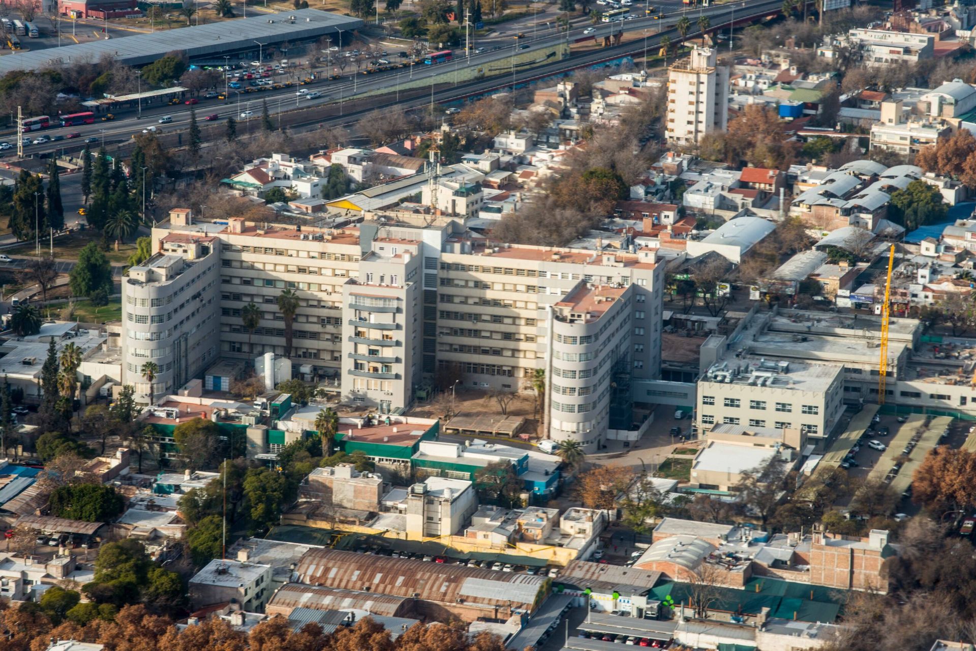 mendoza oficializo el cobro de la atencion en hospitales publicos a extranjeros