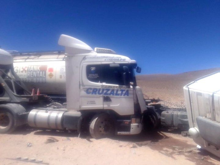 exceso de trabajo provoco tremendo accidente entre camiones mineros