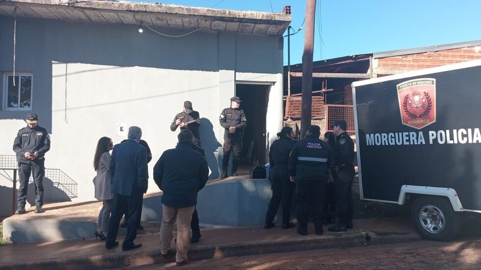 posadas un hombre mato a sus dos hijos hirio a su esposa embarazada y se quito la vida