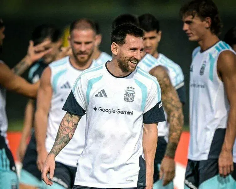 lionel messi reaparecio en la practica luego del comunicado sobre la salud de su padre