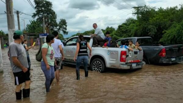 mas de 240 evacuados en el galpon por las lluvias despliegan un amplio operativo de asistencia