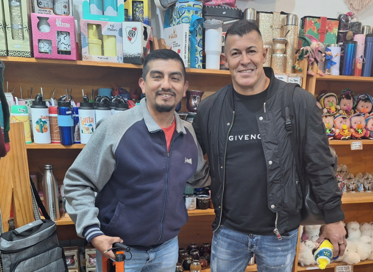 almiron de paseo por la zona centro de salta que haces si te lo cruzas