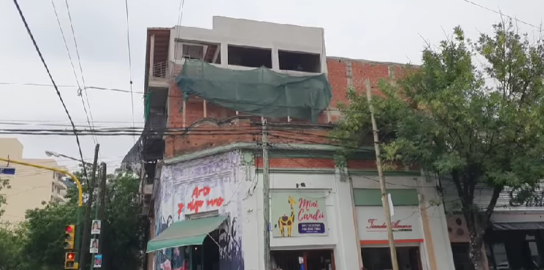 dramatico accidente un obrero se cayo de un tercer piso y esta grave
