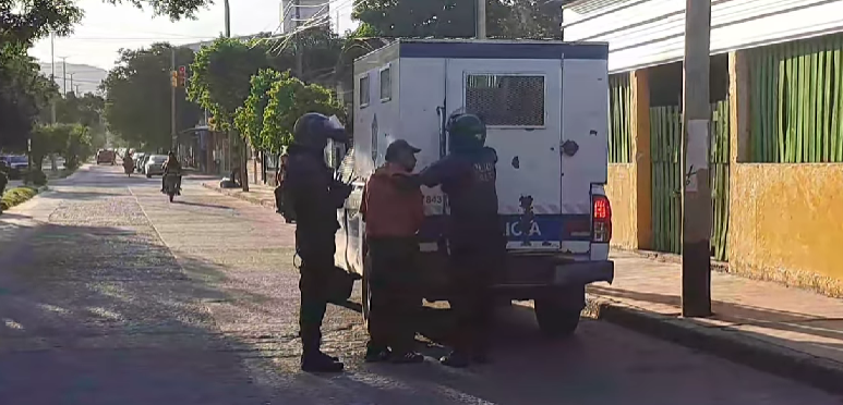 horror en tartagal anciano con problemas mentales mato a machetazos a un joven en situacion de calle
