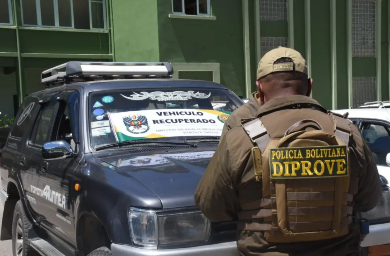 policias de yacuiba bajo investigacion por robo de vehiculos argentinos