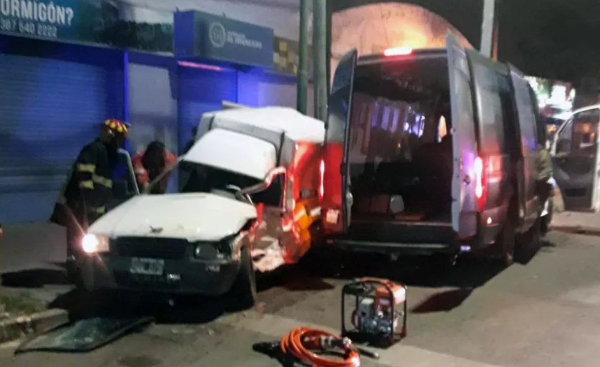 la municipalidad le retuvo la licencia al borracho que choco a los agentes de transito y al gopar video