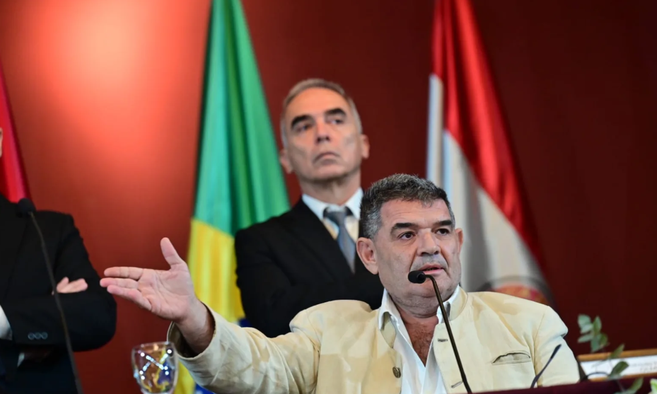 alfredo olmedo fue destituido de la presidencia del parlasur