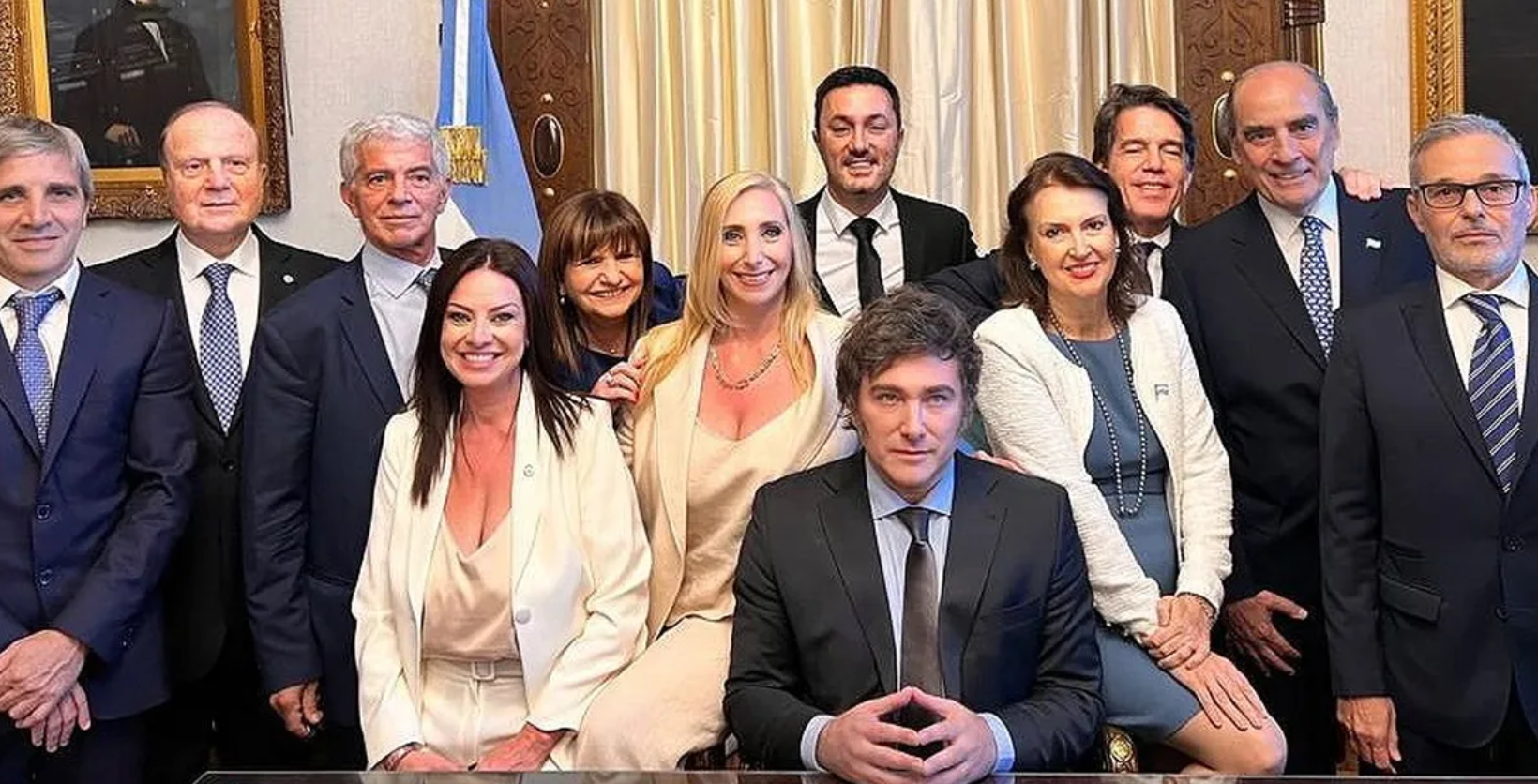 cuanto cobran el presidente y los integrantes de su gabinete