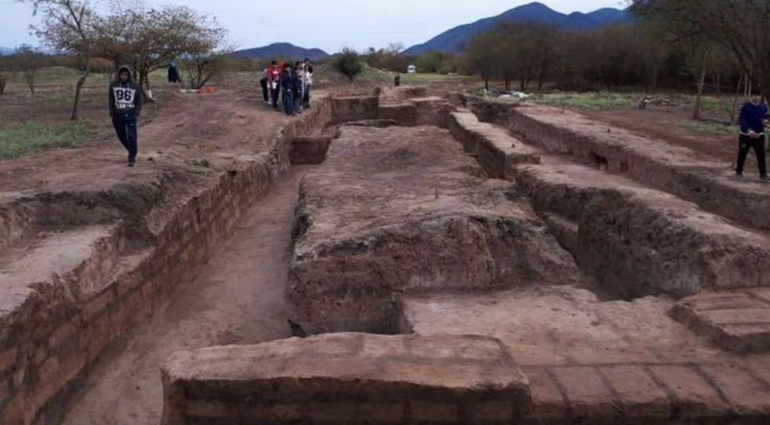 ahora podes visitar el sitio arqueologico esteco ii en bicicleta