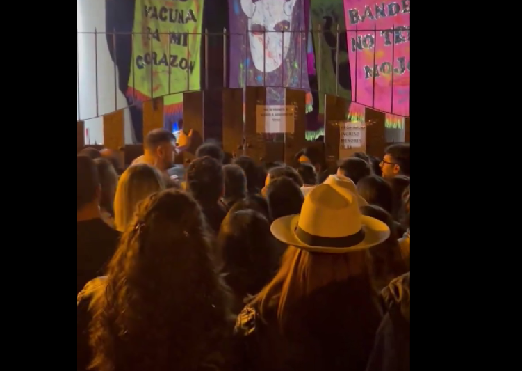 llorar llorar llorar a ti te toco llorar los tekis sobre vendieron entradas y dejaron gente en la calle video