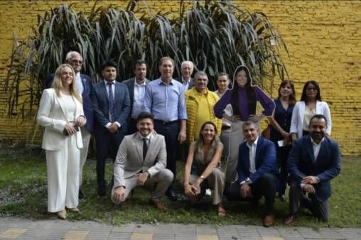 papelon en la sede libertaria orozco de vacaciones dijo presente en una gigantografia durante la visita de santilli