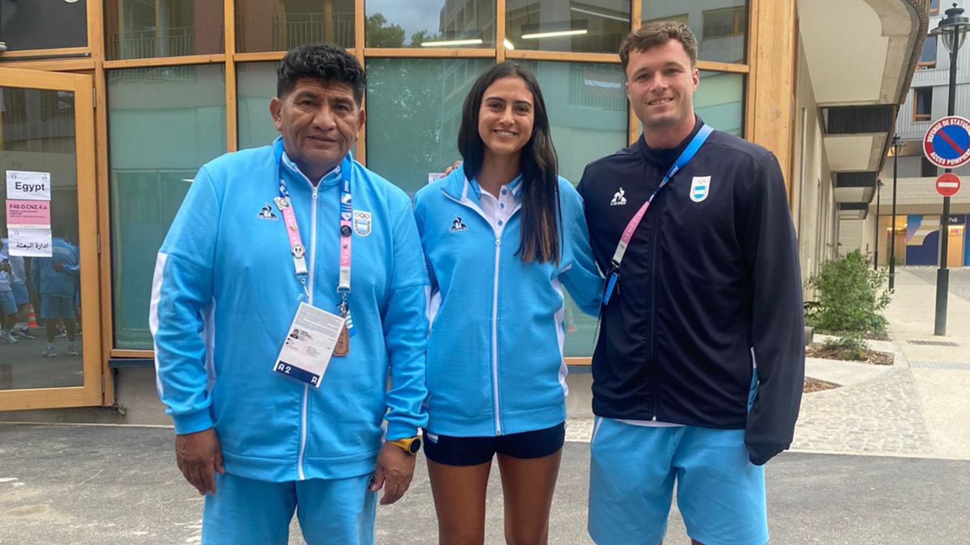 los tres saltenos que llevan el poncho de guemes en los juegos olimpicos