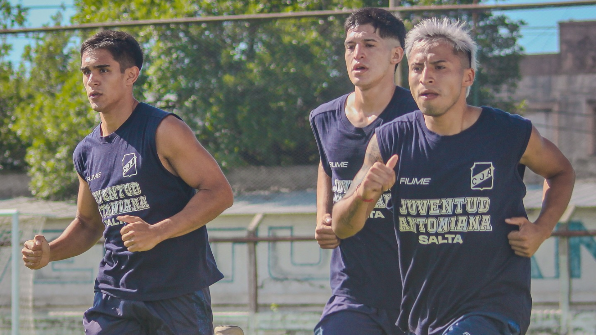 juventud vuelve a los entrenamientos con refuerzos y jugadores de las inferiores