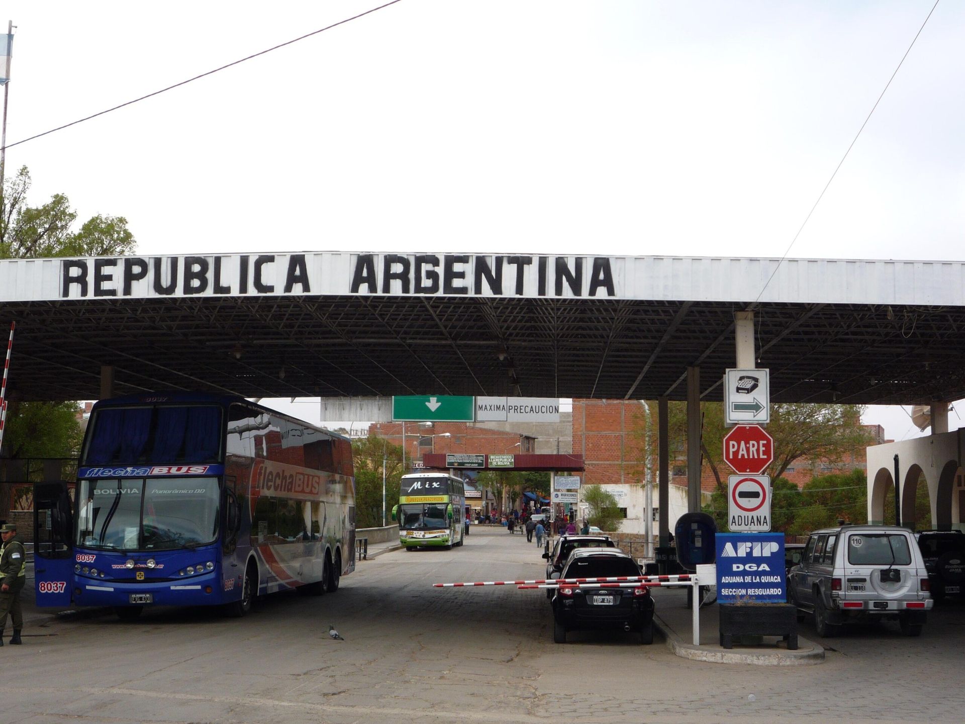 saenz abrio el debate sobre los beneficios sociales para extranjeros en argentina