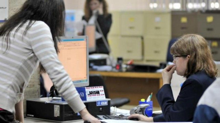 el gobierno dio de baja a 7 mil empleados publicos que ingresaron este ano
