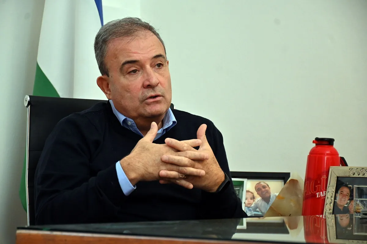tension con milei el vicegobernador de rio negro amenazo a nacion con dejarlo sin petroleo sin gas y sin energia