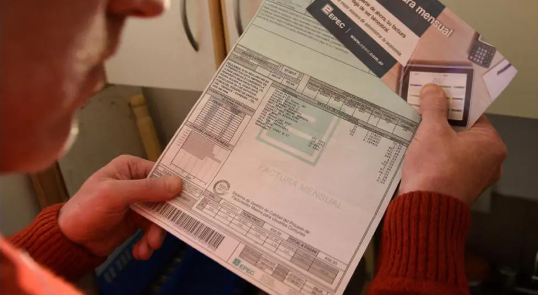 un intendente anuncio que empezaran a cobrar servicios el 75 de la poblacion voto esto