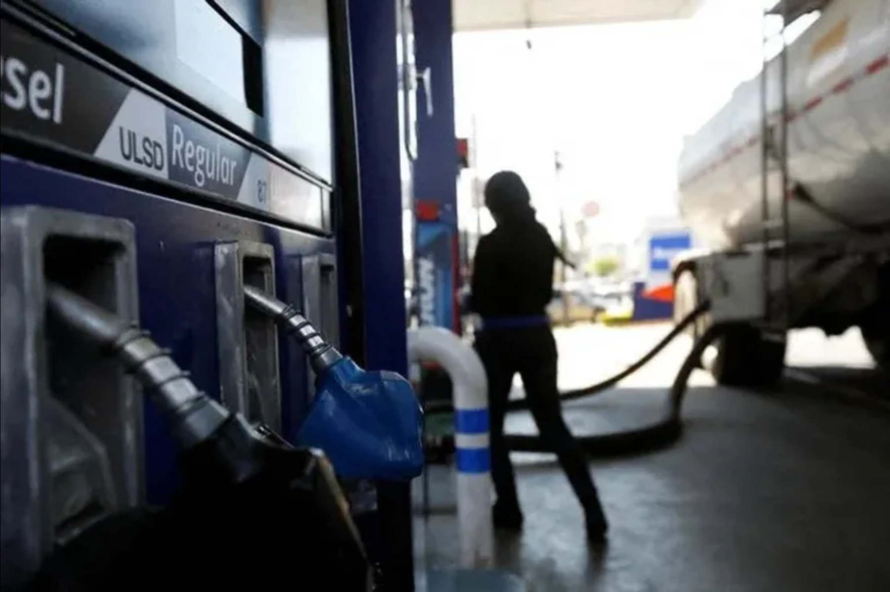 para equiparar precios bajaron los precios de la nafta en salta