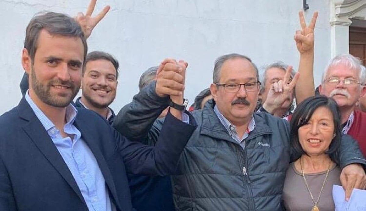 solo un bravucon cobarde y alcahuete pudo afirmar que fabiola se golpeo se cayo por la escalera