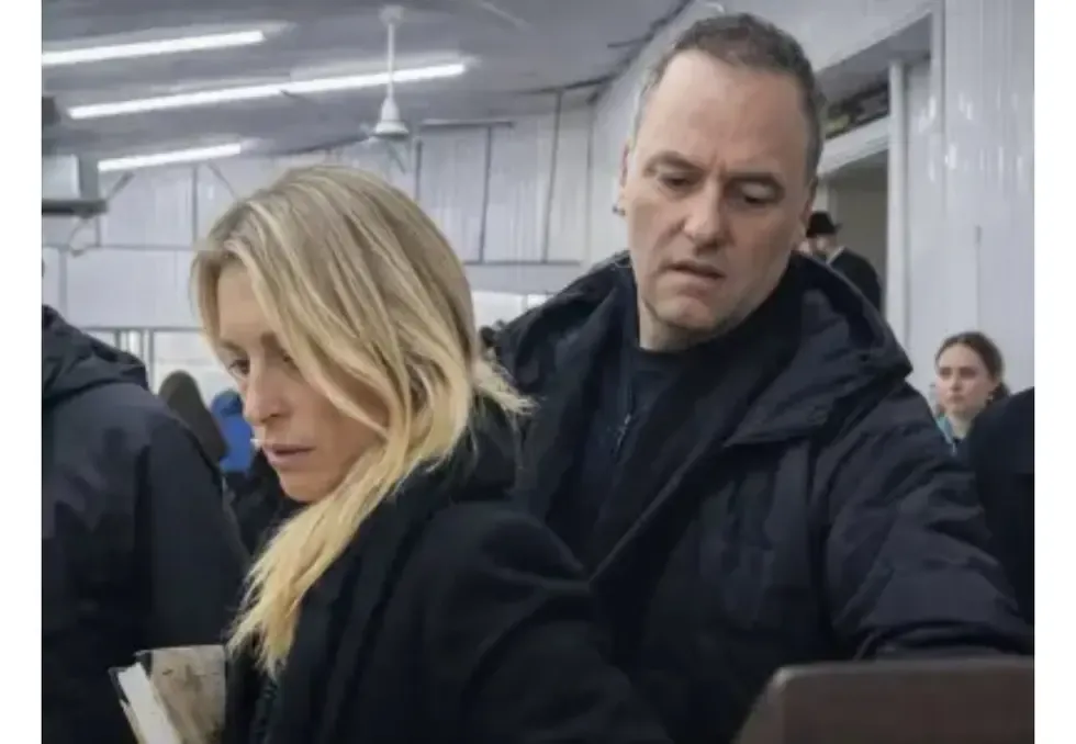 manuel adorni y el escandalo por el viaje de su esposa fue una pesima decision