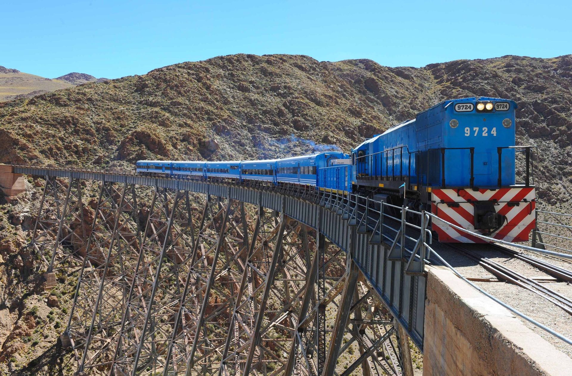 el tren a las nubes resiste la baja y apuesta a repuntar en la segunda mitad del ano