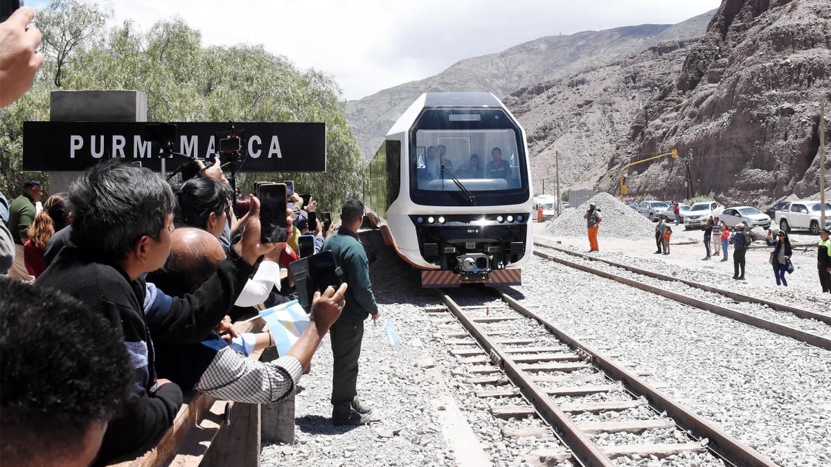 a penas lo inauguraron y ya intentaron vandalizar el tren solar en jujuy