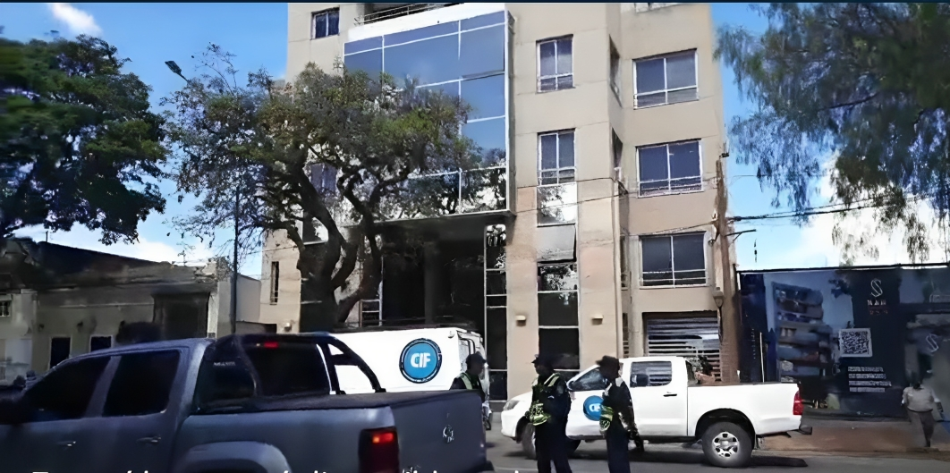 triste noticia una mujer cayo al vacio desde un 10 piso en el microcentro salteno