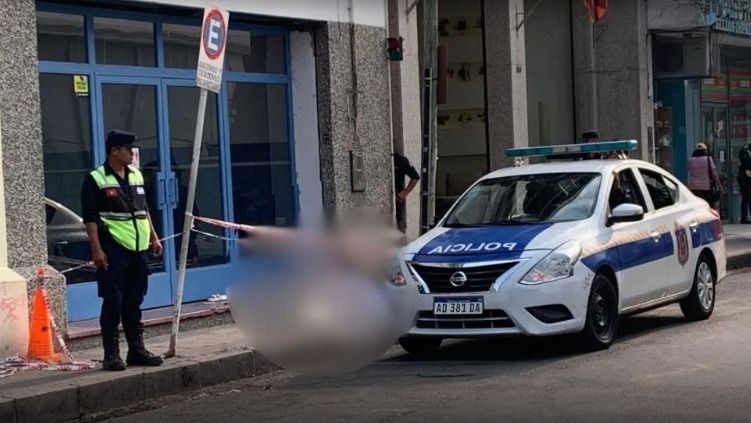 capital encontraron a un indigente fallecido en pleno centro