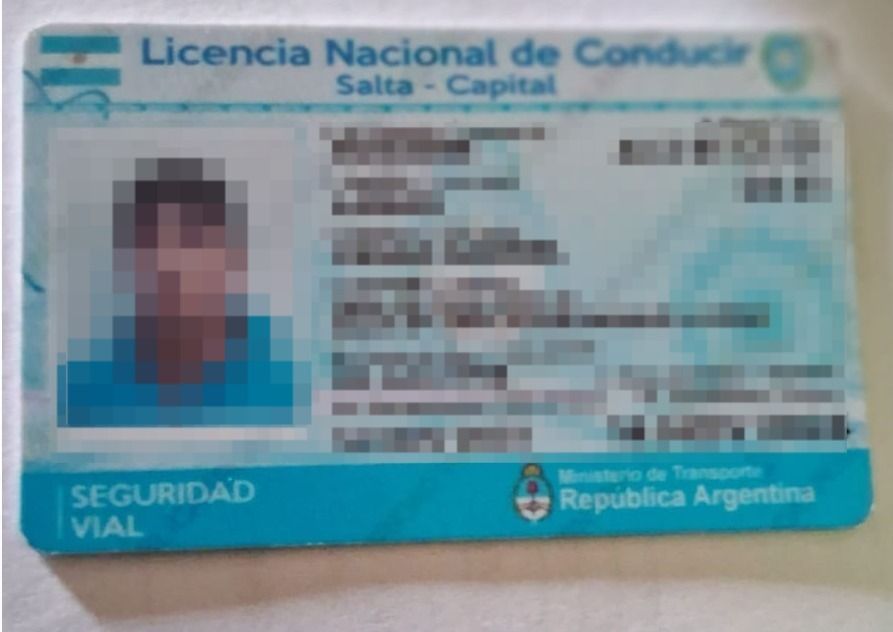 lo descubrieron en un control compro por facebook una licencia de conducir falsa