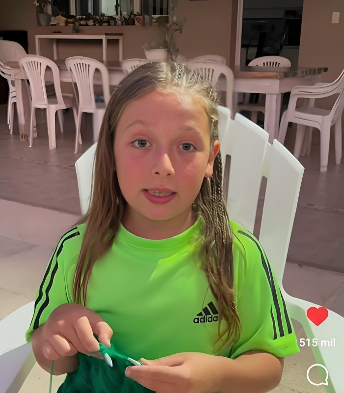 juan ignacio el nino de 9 anos que ensena a tejer en las redes y ya tiene su propia marca