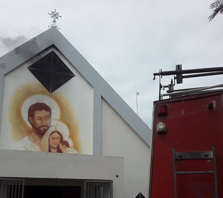 incendio intencional en la iglesia san jose preocupacion por el aumento de la delincuencia en oran fotos