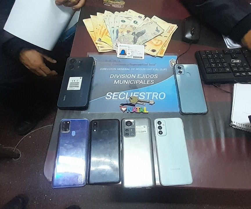borracho manejaba con 6 celulares robados