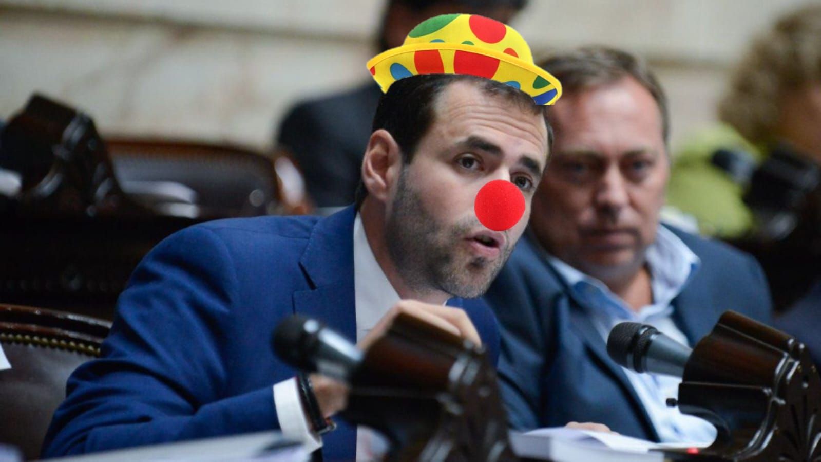estrada es o se hace entre su finura aparentada y su ignorancia descalifico el pacto de guemes