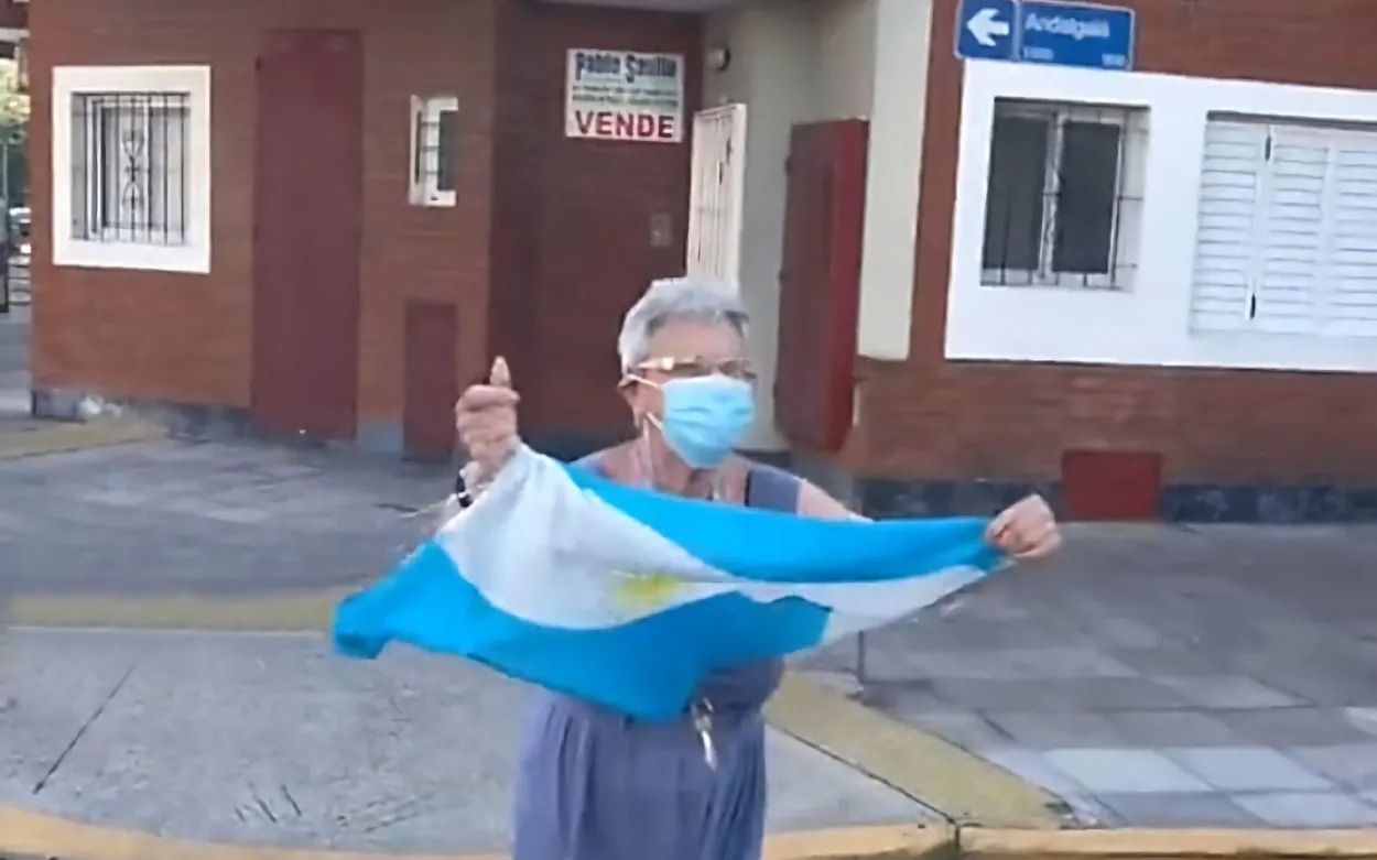 brutal robo a la abuela la la la la jubilada que se hizo viral por la seleccion