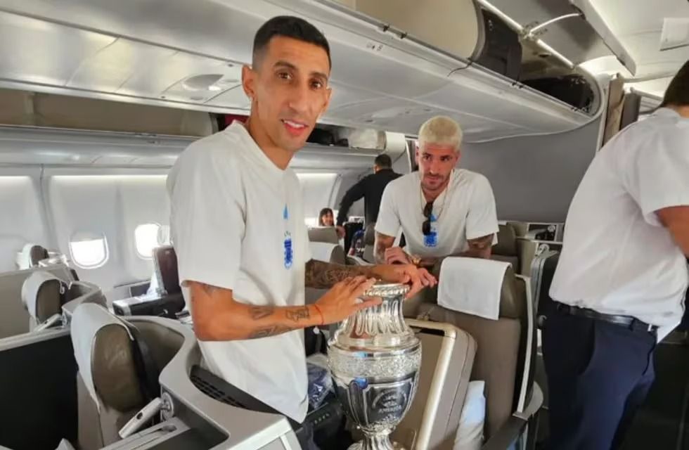 a que hora llegara la seleccion argentina a ezeiza y quienes vendran para la celebracion