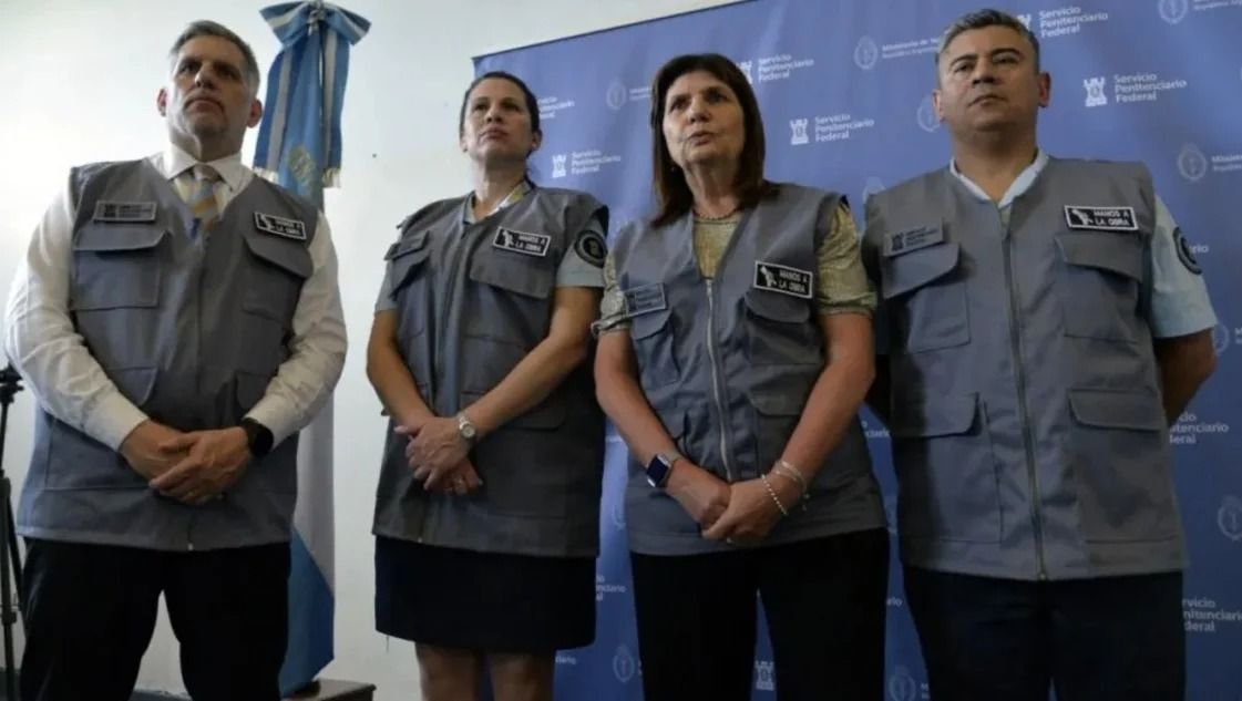 bullrich presento el plan manos a la obra para que los presos arreglen sus propias carceles