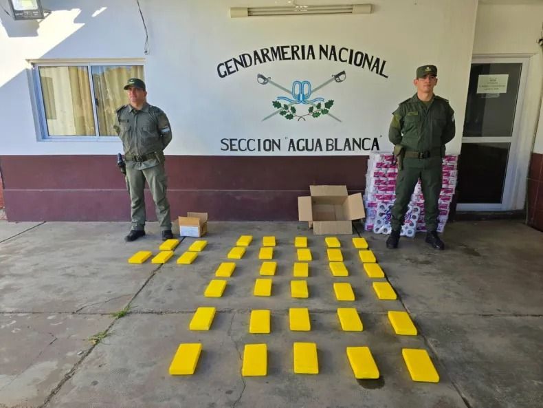 oran transportaba 36 kilos de cocaina junto a rollos de papel higienico