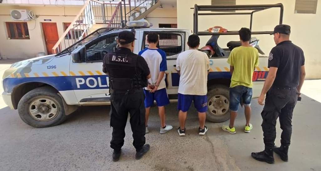 oran mas de 10 delincuentes fueron apresados tenian motos robadas y numerosas armas