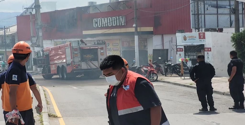jujuy hay varias victimas fatales en el incendio del supermercado comodin
