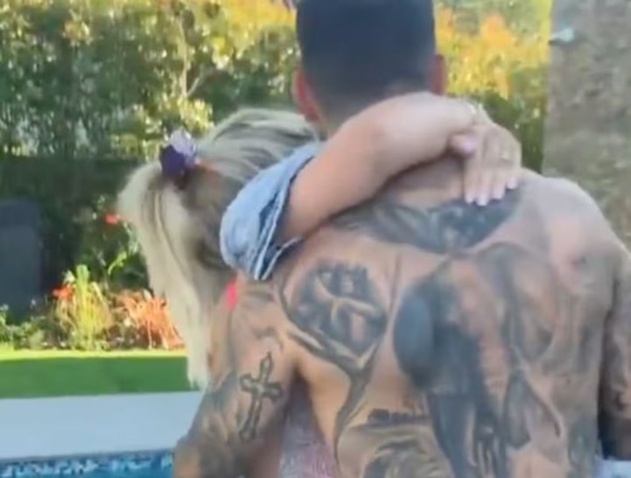 se viralizo un video de wanda nara a upa de leandro paredes que desato un escandalo en las redes video