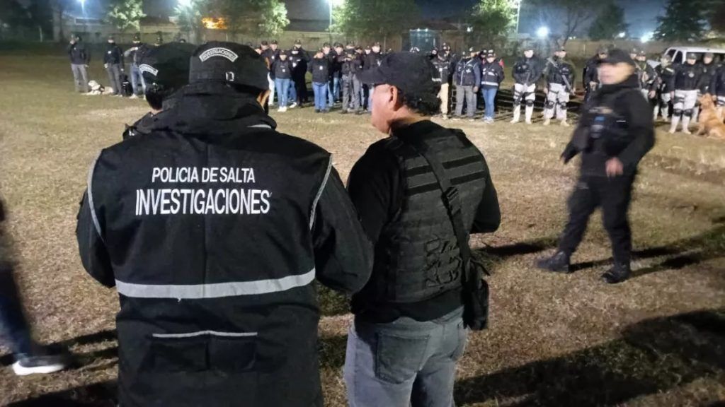 cinco detenidos en multiples allanamientos por venta de droga en oran