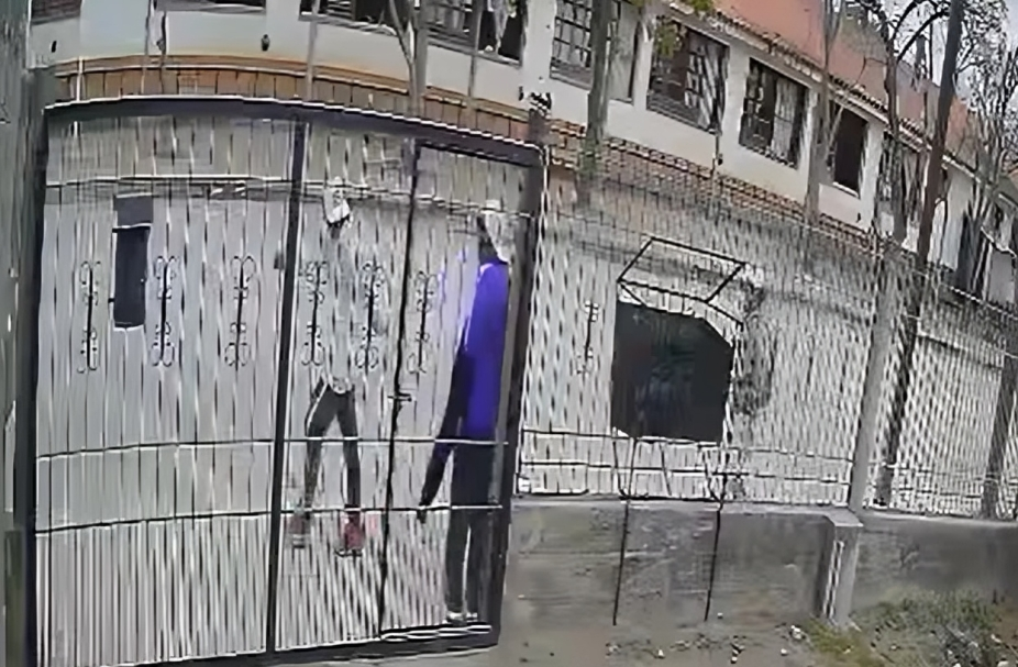brutal ataque a un alumno de 13 anos a la salida de la escuela tecnica de campo quijano video