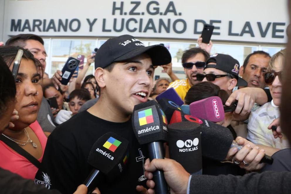 thiago medina recibio el alta medico y salio caminando del hospital